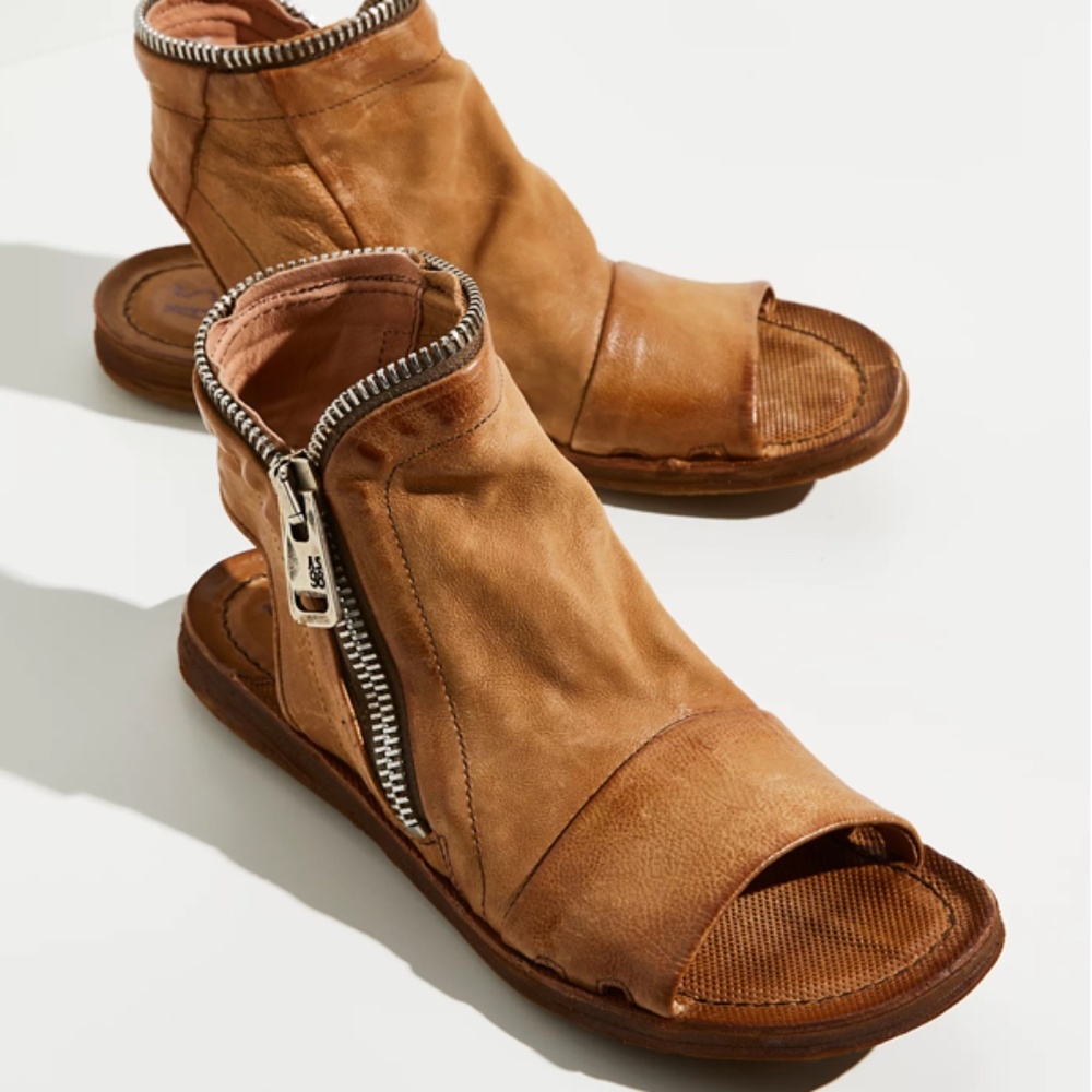 Hazey Zip Boot Sandals Tiger